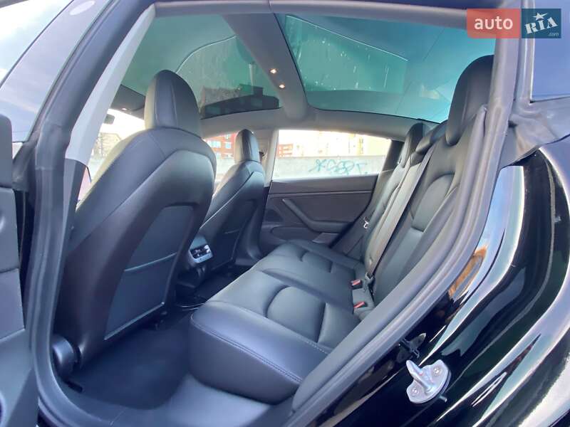 Седан Tesla Model 3 2019 в Одесі