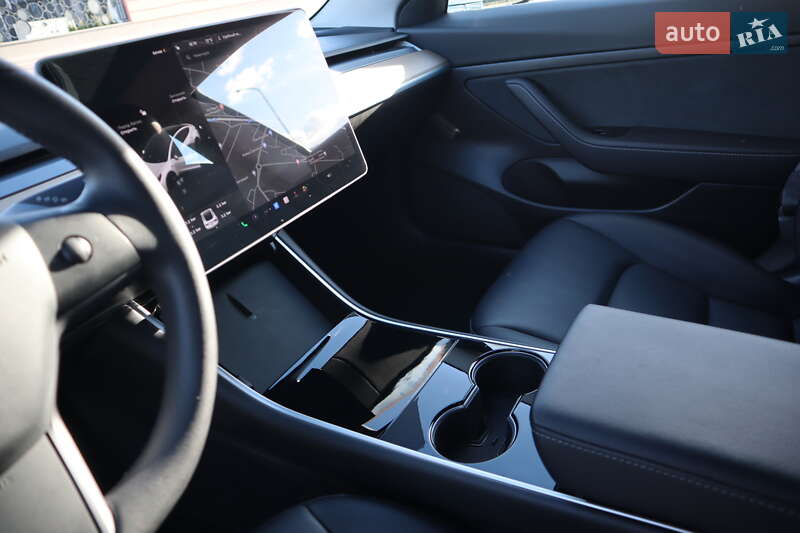 Седан Tesla Model 3 2020 в Дрогобыче