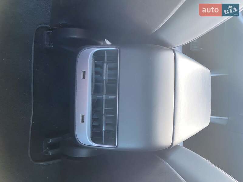 Седан Tesla Model 3 2019 в Одесі
