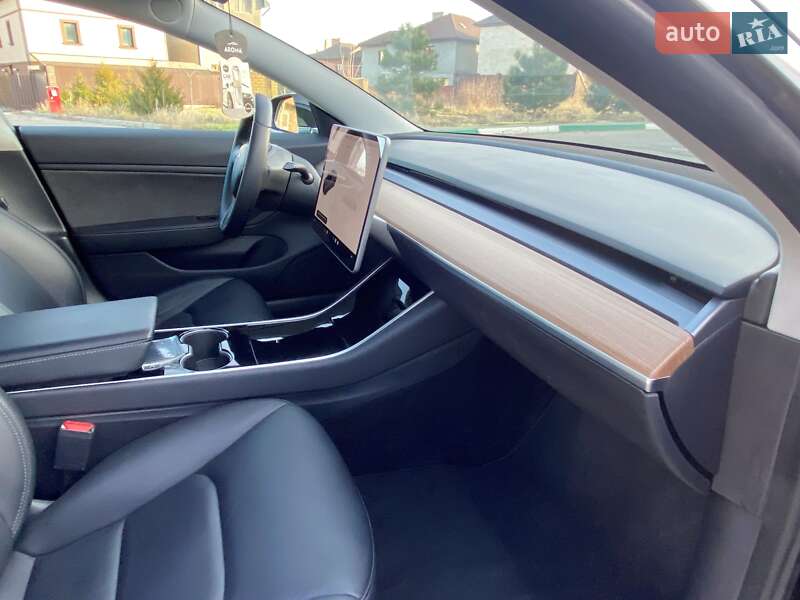 Седан Tesla Model 3 2019 в Одесі