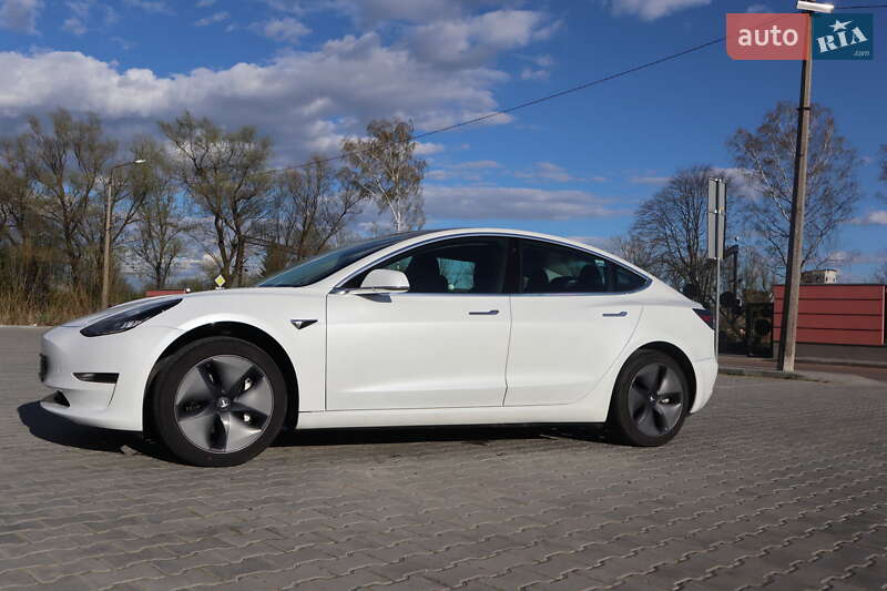 Седан Tesla Model 3 2020 в Дрогобыче