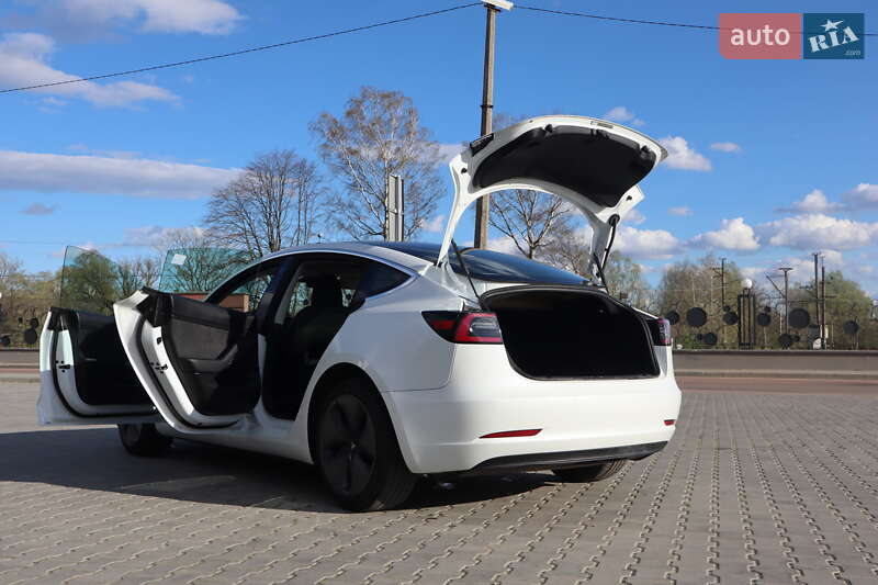 Седан Tesla Model 3 2020 в Дрогобыче