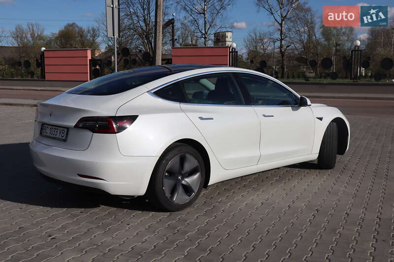 Седан Tesla Model 3 2020 в Дрогобыче