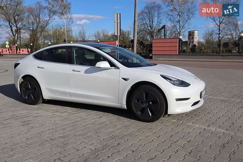Седан Tesla Model 3 2020 в Дрогобыче