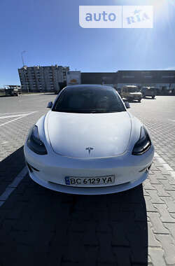 Седан Tesla Model 3 2022 в Львове