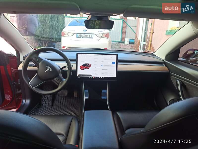 Седан Tesla Model 3 2019 в Виннице