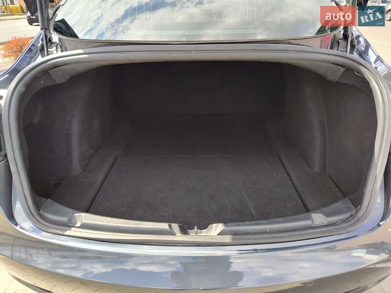 Седан Tesla Model 3 2019 в Киеве