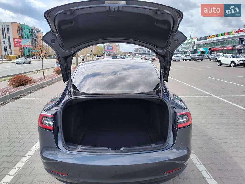 Седан Tesla Model 3 2019 в Києві