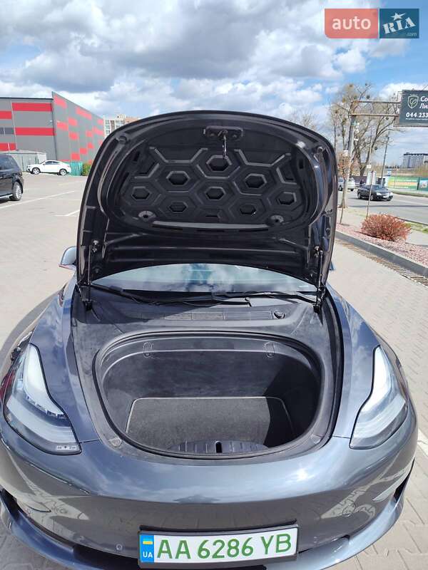 Седан Tesla Model 3 2019 в Киеве