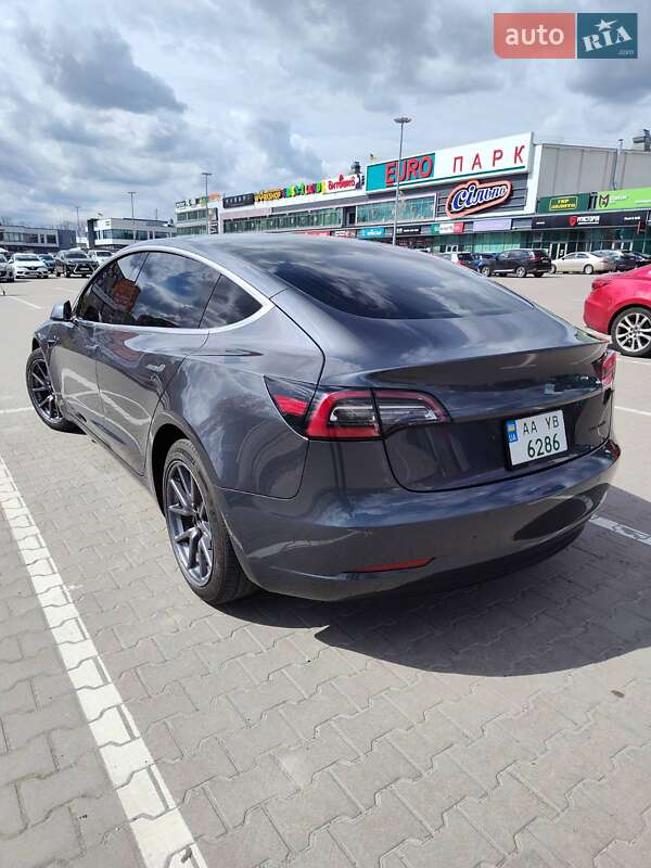 Седан Tesla Model 3 2019 в Києві