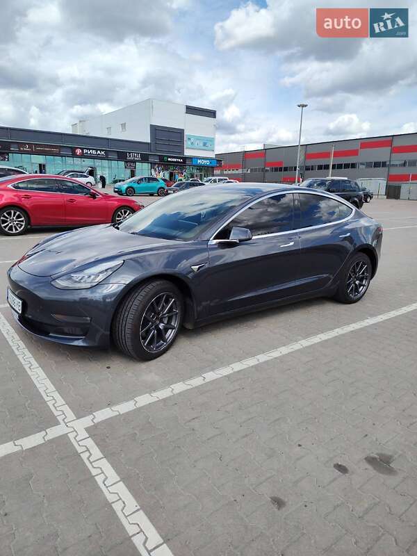 Седан Tesla Model 3 2019 в Києві