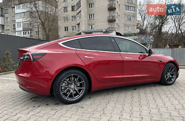 Седан Tesla Model 3 2018 в Чернівцях