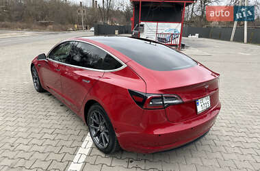 Седан Tesla Model 3 2018 в Чернівцях
