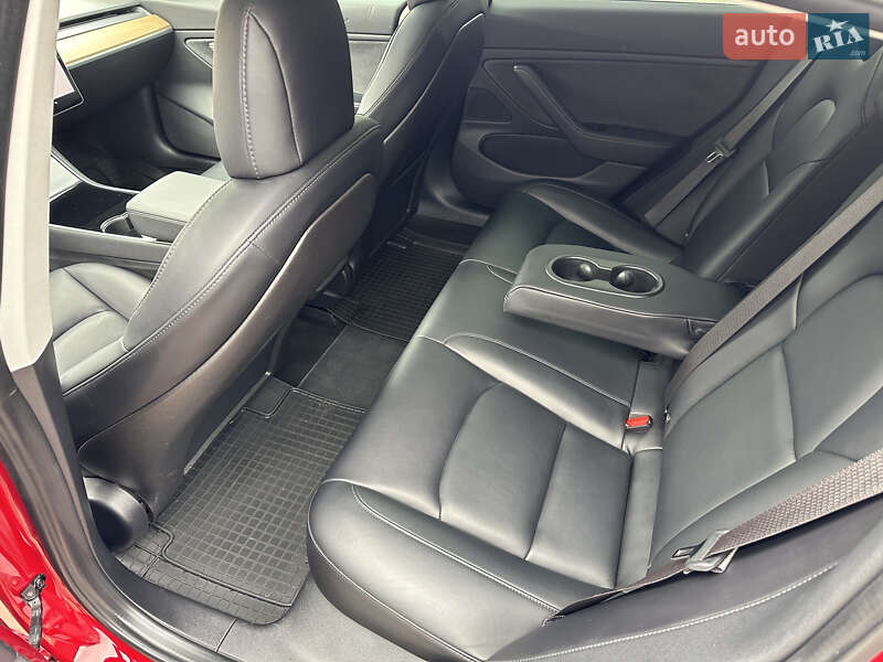 Седан Tesla Model 3 2018 в Черновцах