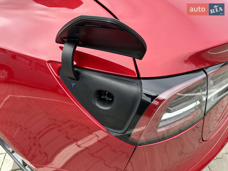 Седан Tesla Model 3 2018 в Черновцах