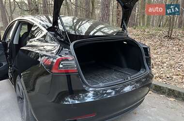 Седан Tesla Model 3 2019 в Львове