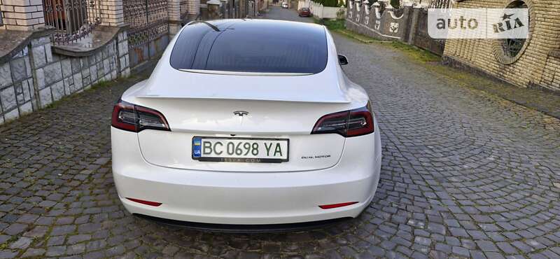 Седан Tesla Model 3 2019 в Черновцах