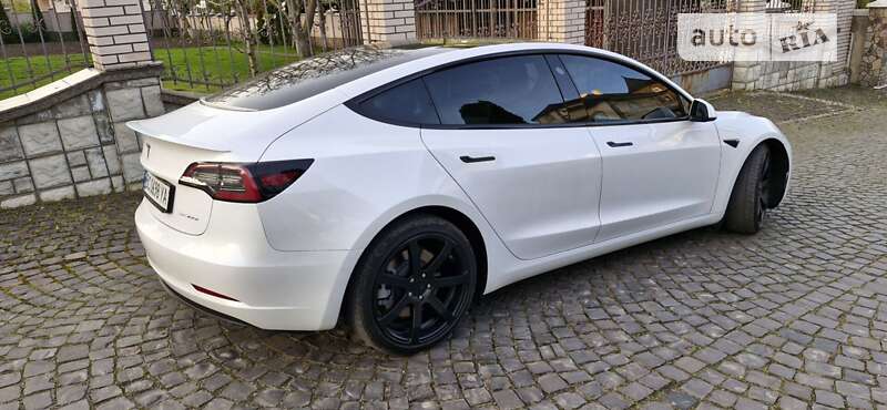 Седан Tesla Model 3 2019 в Черновцах