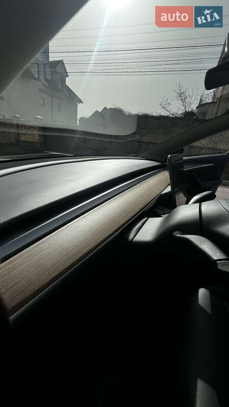 Седан Tesla Model 3 2022 в Києві