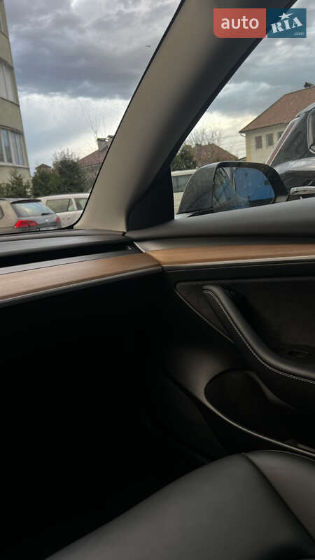 Седан Tesla Model 3 2022 в Киеве