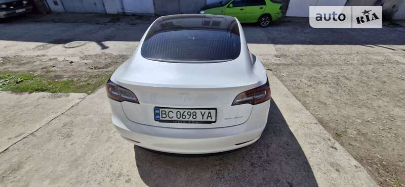 Седан Tesla Model 3 2019 в Черновцах