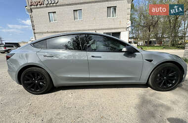 Седан Tesla Model 3 2021 в 