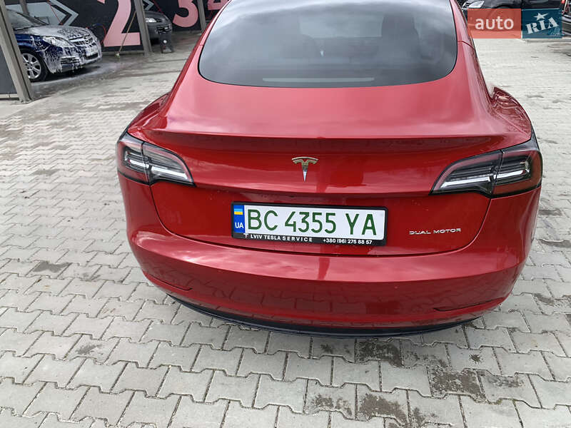Седан Tesla Model 3 2021 в Львове