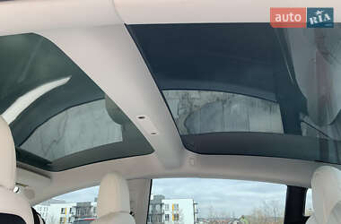 Седан Tesla Model 3 2021 в 