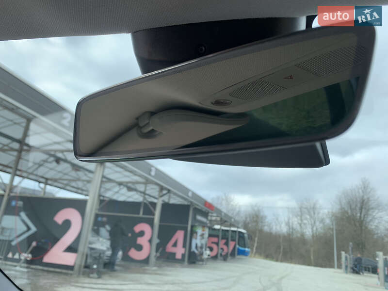 Седан Tesla Model 3 2021 в Львове