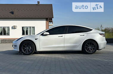 Седан Tesla Model 3 2021 в 