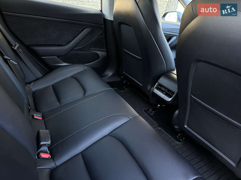 Седан Tesla Model 3 2020 в Киеве