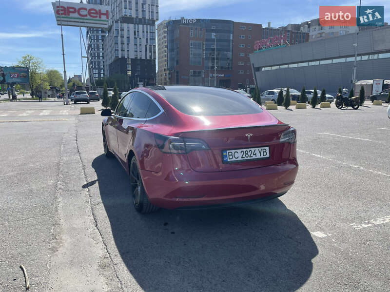 Седан Tesla Model 3 2018 в Львові