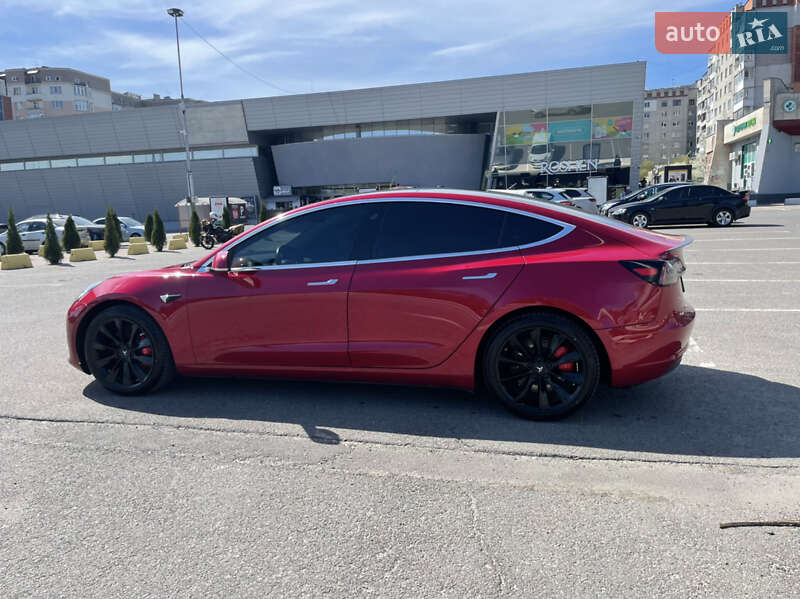 Седан Tesla Model 3 2018 в Львові