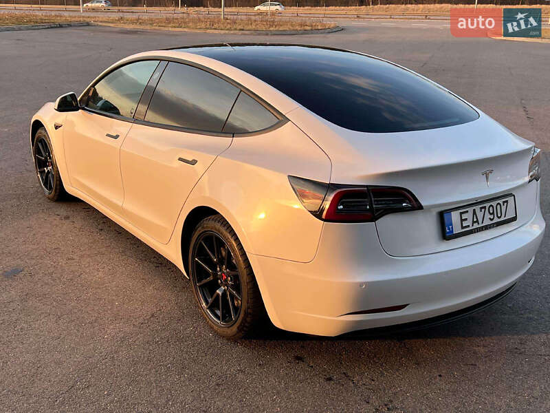 Седан Tesla Model 3 2021 в Черкассах