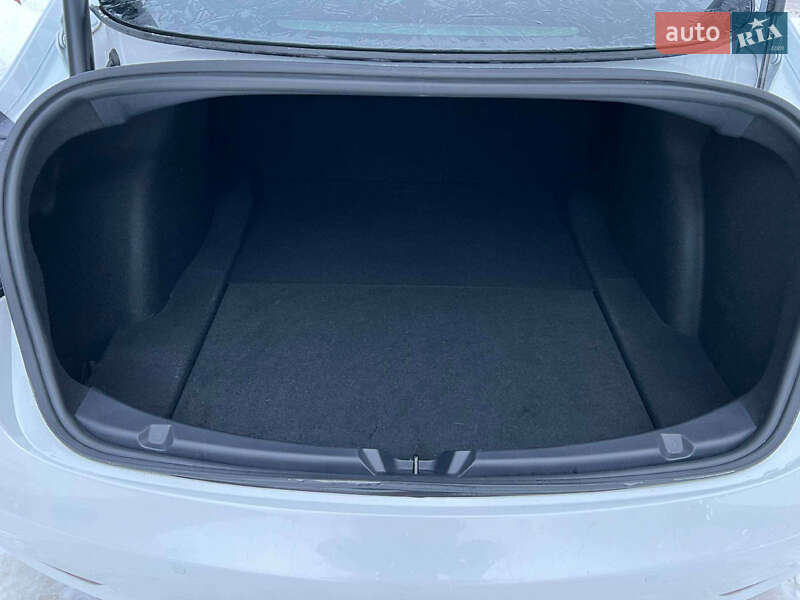 Седан Tesla Model 3 2021 в Черкассах