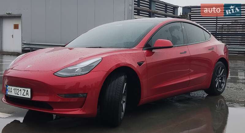 Седан Tesla Model 3 2022 в Киеве