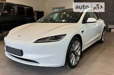 Седан Tesla Model 3 2024 в 