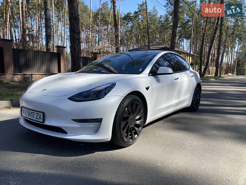 Седан Tesla Model 3 2022 в Киеве