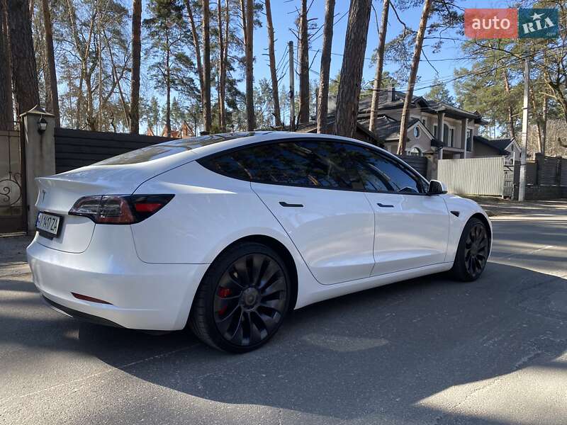 Седан Tesla Model 3 2022 в Киеве
