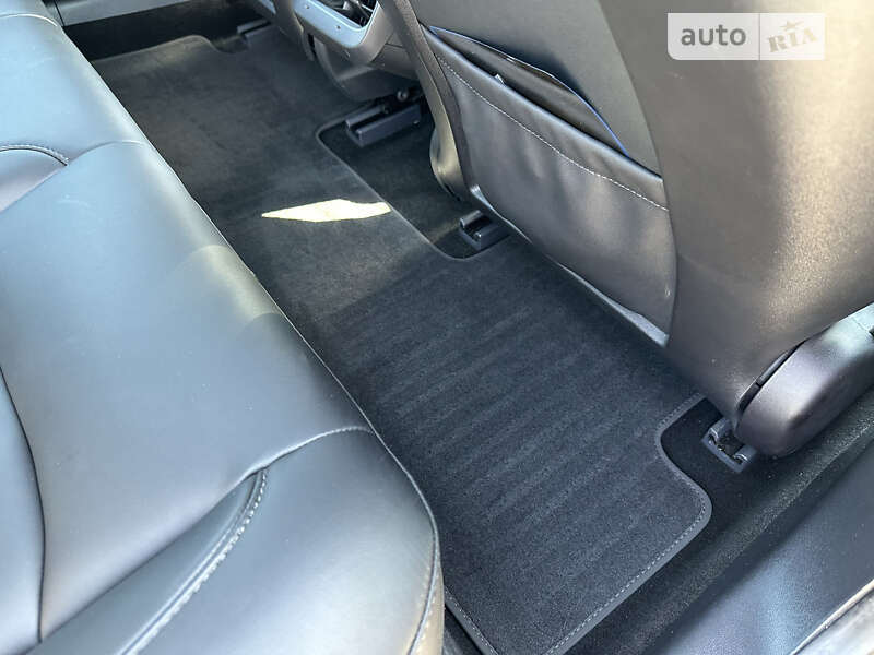 Седан Tesla Model 3 2021 в Вишневом