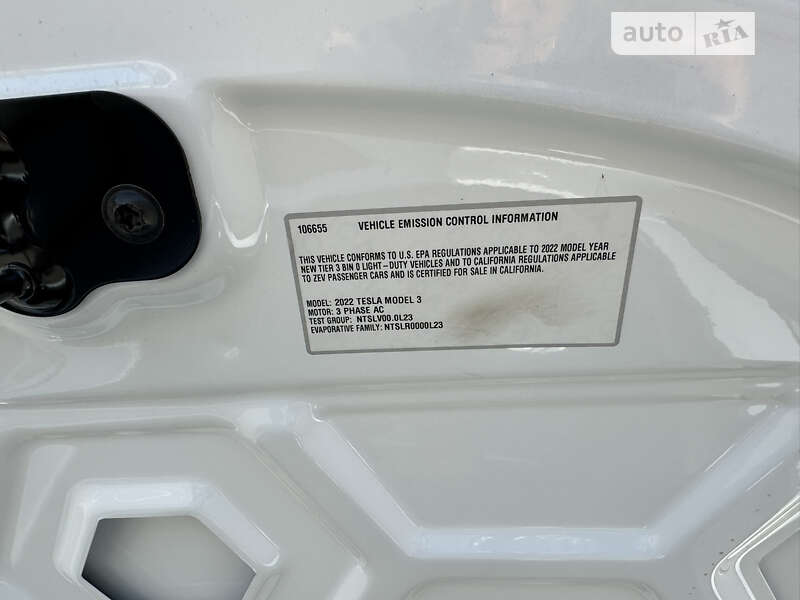 Седан Tesla Model 3 2021 в Вишневом