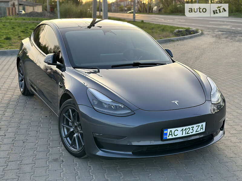 Седан Tesla Model 3 2021 в Луцке