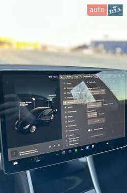 Седан Tesla Model 3 2019 в Киеве