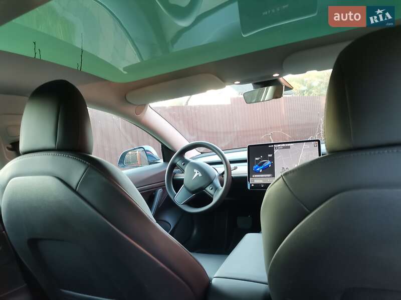 Седан Tesla Model 3 2021 в Виннице