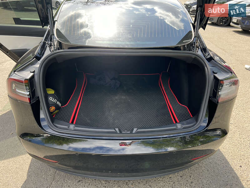 Седан Tesla Model 3 2019 в Киеве