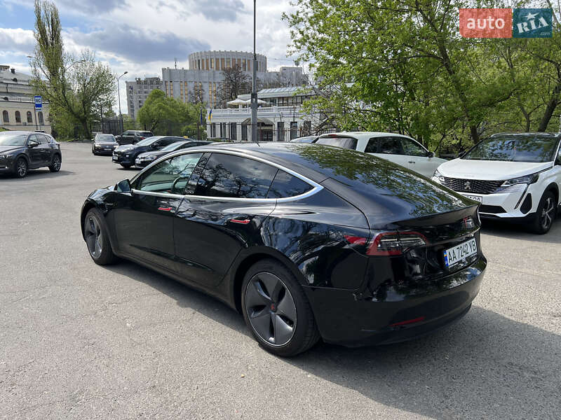 Седан Tesla Model 3 2019 в Киеве