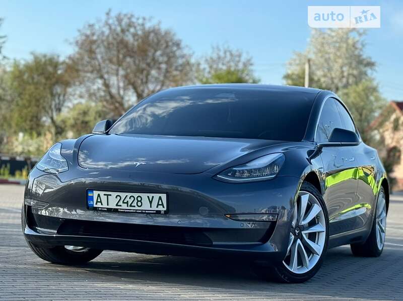 Седан Tesla Model 3 2018 в Коломые