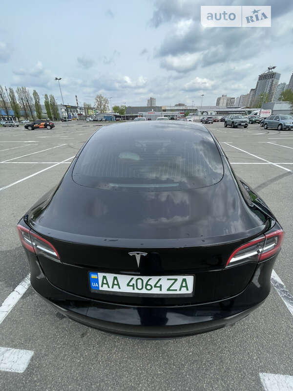 Седан Tesla Model 3 2019 в Киеве