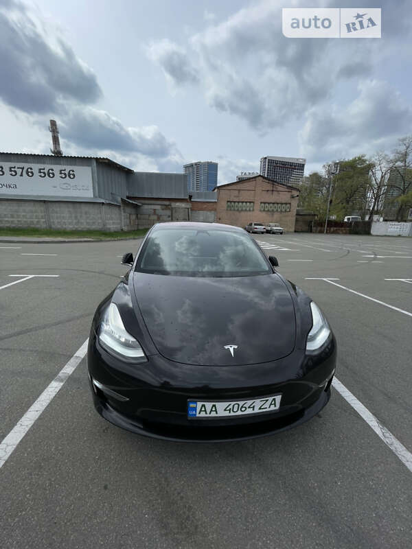 Седан Tesla Model 3 2019 в Киеве