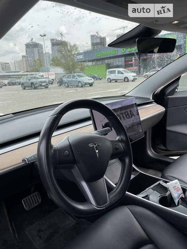 Седан Tesla Model 3 2019 в Киеве